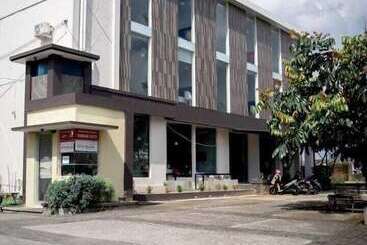 Hotel Cendana Coliving Solo Baru