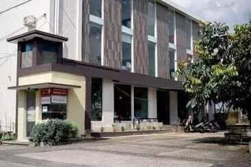 Hotelli Cendana Coliving Solo Baru