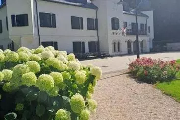 Hotelli újhuta Kastélyszálló