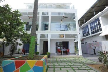 Hotel Sky Frame Beach Resort