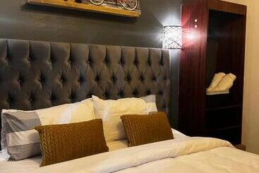 Pensionat Pebetzeluxuryairportlodge