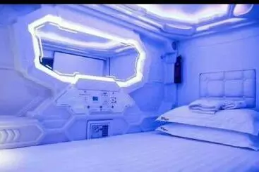 هتل کپسول 天河行旅