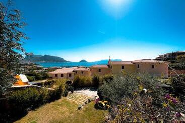 Пансион Sardinian Luxury Hospitality Villa Fuli Rooms And More