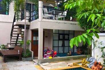 펜션 Lanta Complex