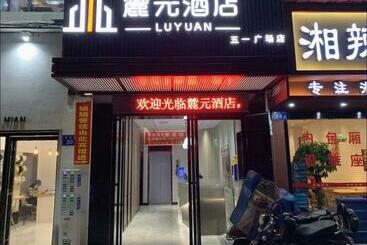 Luyuan Hotel, Wuyi Square