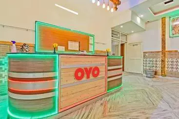 Hotelli Oyo Flagship 87606 Divine