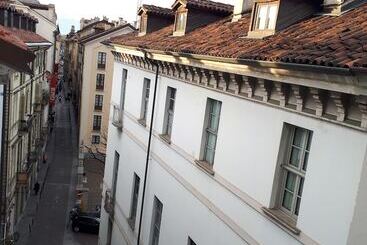 آپارتمان San Domenico Raffaello Residence