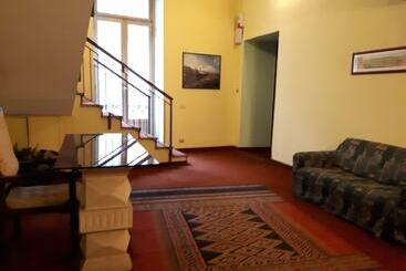 آپارتمان San Domenico Raffaello Residence