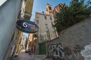 هتل Cirrus Suites