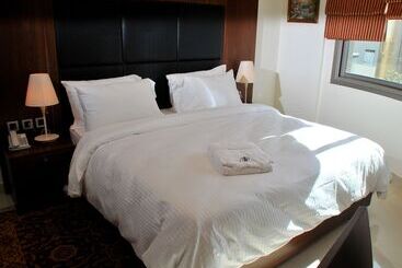 هتل Dolphin Royal Suites