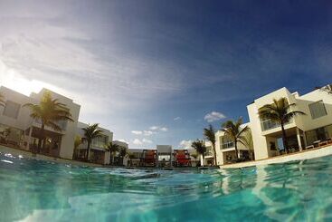 Resort B Blue Beachouses