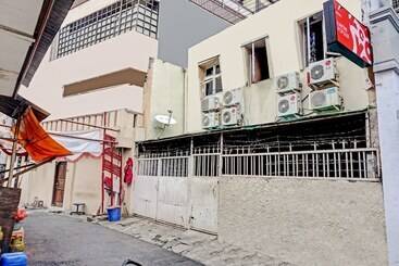 Kartini Populer Guest House Mitra Reddoorz