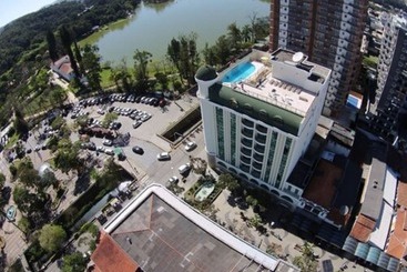 בית מלון כפרי Carmen Palace