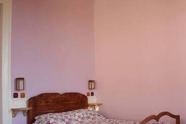 Lotus Garden Hostel Izmir