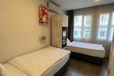 Bed and Breakfast Piano