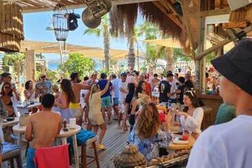 هتل Kefi Beach & Suites