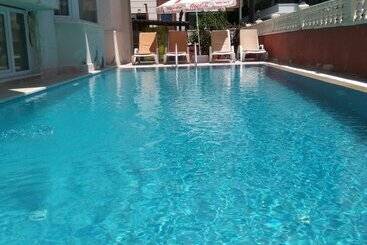 בית מלון כפרי Mood Beach