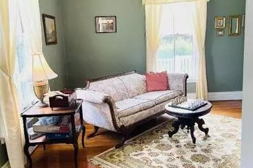 تختخواب و صبحانه The Langworthy Inn & Winery