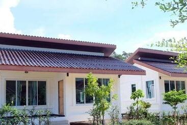 בית מלון כפרי Nitiporn Resort Kohphayam & Seaagain Bar And Restaurants