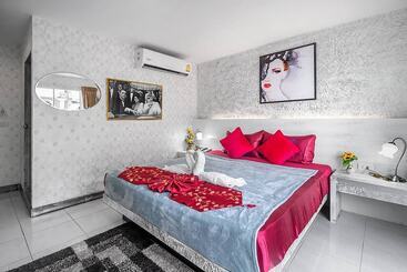 The Shades Boutique Hotel Patong Phuket