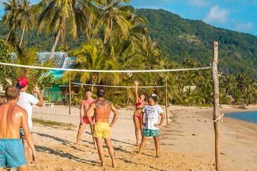 Infinity Beach Club Resort & Hostel Koh Phangan