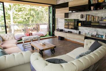 Doolay Beachfront Hostel