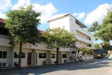 ホテル Ratchaphruek Resort