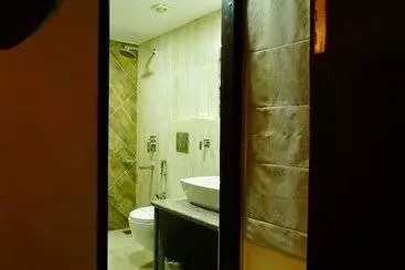 Hotel Golden Laurel Inn