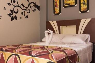 هتل Hostal Las Fresas Lima Airport
