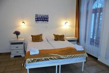 Hotel Pension Na Hradbach