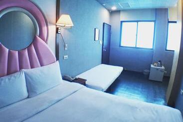 تختخواب و صبحانه Fu Chia