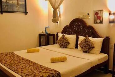 膳宿费 Awon Mirissa