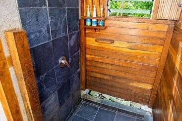 Barefoot Manta Island Resort