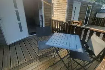 カプセルホテル Chambre Familiale 50 1 Dans Une Partie Du Mobil Home Au Camping