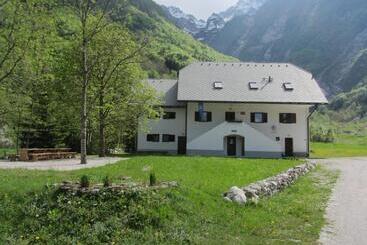 هاستل Pus Bavšica