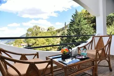 هتل Kumaon Roop Resort