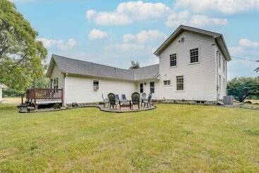 Casa Rural Wolcottville Farmhouse: 18 Mi To Shipshewana