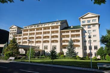 Resort Qafqaz Riverside