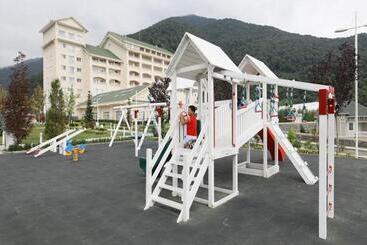 استراحتگاه Qafqaz Riverside