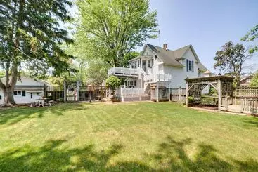 コテージ Charming Chesterton Home: W/ Idyllic Location!