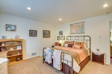 کلبه Charming Elko Home W/ Pool Table!