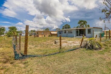 Gîte Rural Englewood Vacation Home W/ Screened Porch!