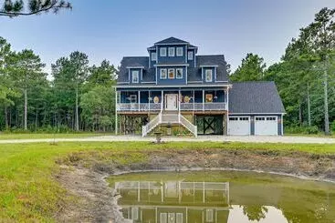 Mökkimajoitus Expansive Georgetown Home W/ Decks & Fire Pit!