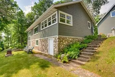 コテージ Garrison Haven On Whitefish Lake W/ Boat Dock!