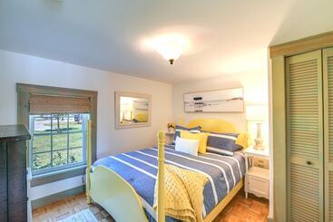 Historic Winter Harbor Cottage W/ Waterfront Views