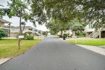 Hus på landet Kill Devil Hills Retreat W/ Gas Grill & Deck!