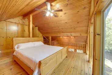 Mökkimajoitus Lake Eufaula Retreat W/ Boat Slip & Fireplace!