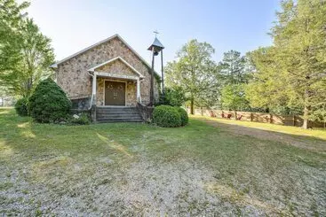 コテージ Old Church Retreat  W/ Fire Pit & Air Hockey!