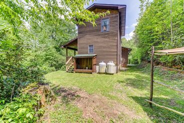 Mökkimajoitus Peaceful Maggie Valley Cabin W/ Mountain Views!