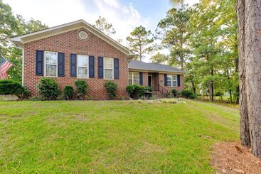 Vakantiehuisje Pet Friendly Pinehurst Home W/ Deck   Near Golf